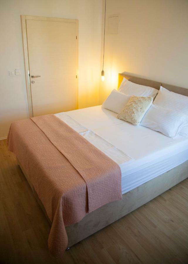 Soukki Town Centre Suites 1 Split Exterior photo